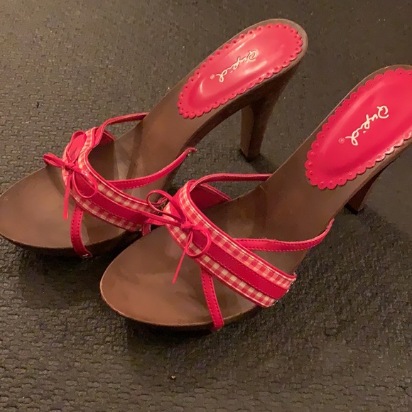 Plaid printed slip ons. - Picture 3 of 10